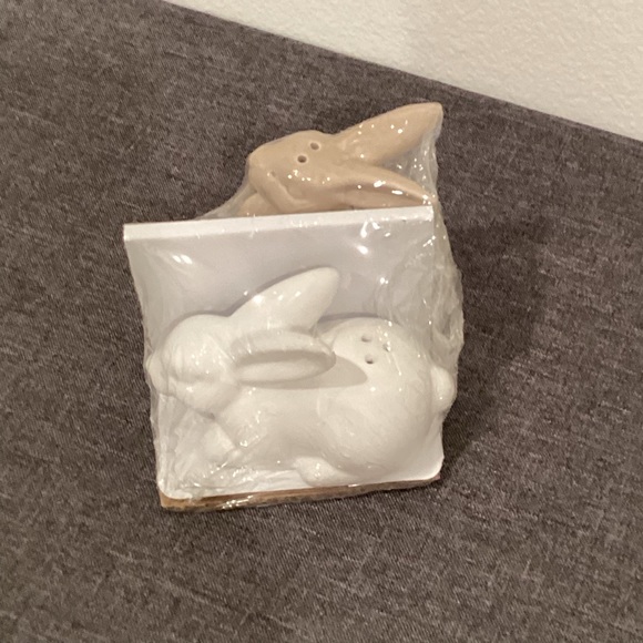 Easter Special TARGET NWT Bunny Salt and pepper Shaker - Picture 6 of 8